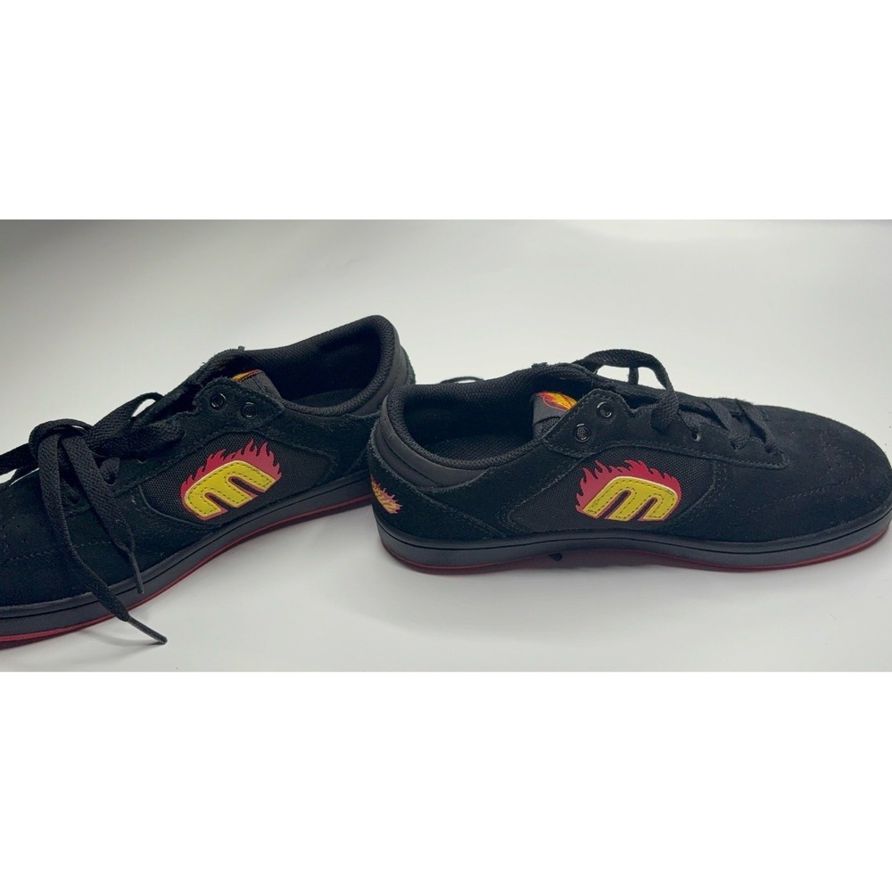 Used condition Kids size 4.5 black Etnies Kids Windrow Santa Cruz Skate shoes.